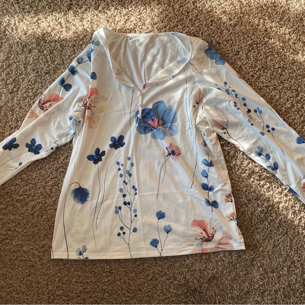 NWOT-Floral Long Sleeve Top